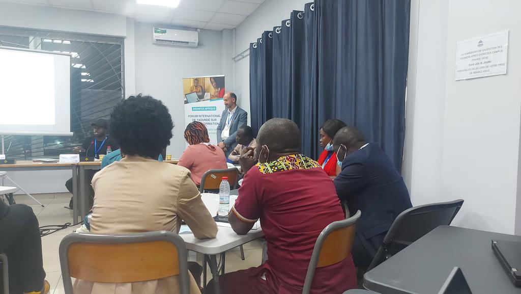 abdoulayekn1's tweet photo. Masterclass1 au forum de Yaoundé sur la désinformation
✔️le rôle du #factchecking dans la lutte contre la désinformation+les principes de #IFCN.
✔️Le FactChecking livre-t-il un combat asymétrique avec les FakeNews?
 @ValdezOnanina
 #Laurent_Bigot
#DésinfoxAfrique 
#BenbereVerif https://t.co/BVsjThEoEC