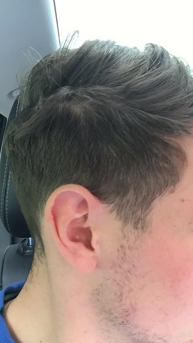 violetGTA1's tweet photo. When you find a grey hair #feelsbadman #gettingold #seenbetterdays 😭😭😭 https://t.co/K0BeQ55yKe