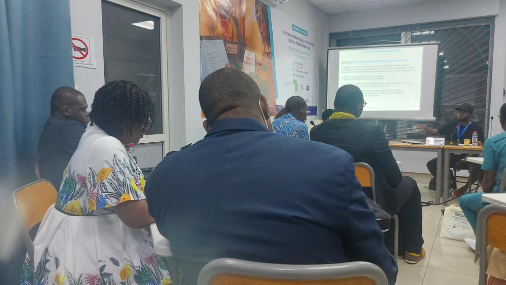 abdoulayekn1's tweet photo. Masterclass1 au forum de Yaoundé sur la désinformation
✔️le rôle du #factchecking dans la lutte contre la désinformation+les principes de #IFCN.
✔️Le FactChecking livre-t-il un combat asymétrique avec les FakeNews?
 @ValdezOnanina
 #Laurent_Bigot
#DésinfoxAfrique 
#BenbereVerif https://t.co/BVsjThEoEC