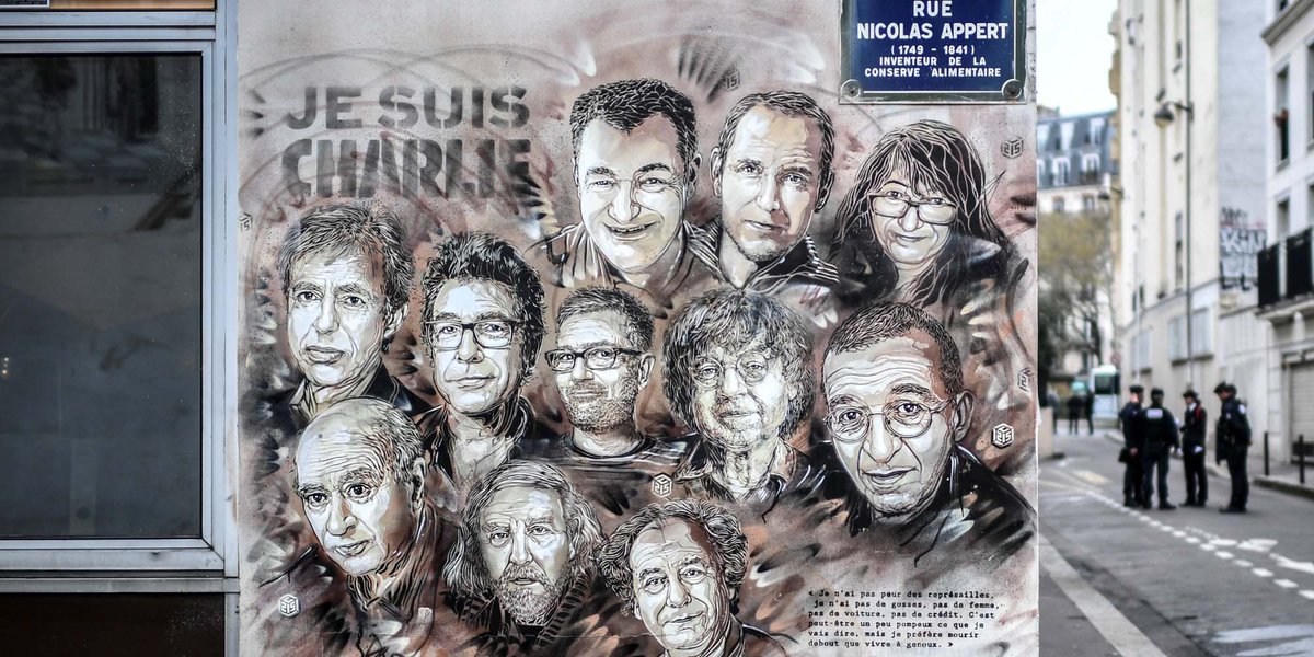 394Histoires's tweet photo. 7 Janvier 2015:
C'est le début du massacre de Charlie Hebdo, à Paris.
Chérif Kouachi et Saïd Kouachi font irruption dans les locaux du journal.
12 personnes vont mourir ce triste jour, parmi les victimes, il y a Cabu, Charb, Wolinski, Elsa Cayat, Ahmed Merabet....
#CharlieHebdo https://t.co/8o12d81Tr6