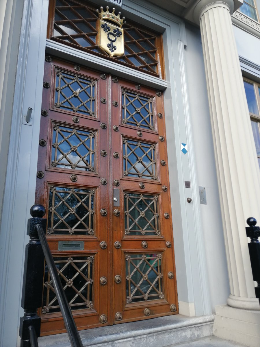 Excited to be discussing #culturalpropertyprotection between BSI, @SmithsonianCRI and @princeclausfund CER in the Hague. Auspicious that there is a blue shield on the door.
#1954HagueConvention
#CPP