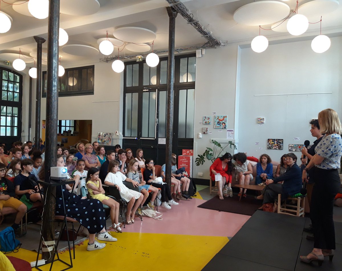 LeCLEMI's tweet photo. 🏆La cérémonie de remise des Prix du concours #ZéroCliché pour l'égalité filles-garçons du #CLEMI se tient à La Cité Audacieuse à @Paris animée par @louisetourret. En présence des élèves lauréats du primaire au lycée et leurs enseignants, les membres du jury, partenaires...🎉 https://t.co/6h7YmxLXgQ