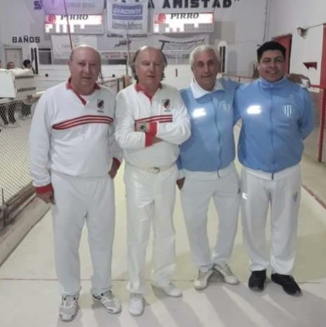 RiverInriville's tweet photo. BOCHAS_ Este domingo 12 de junio, se organizo en las instalaciones de nuestro club torneo de pareja de 2 y 5 puntos con un total de 66 equipos.
Parejas 2 pts
1° Club San Martin MSJZ
Lucero Antonio-Pereyra Esteban
2°Club River Plate INRIVILLE 
Spazio Miguel-Murphy Hugo
#VamosRiver https://t.co/VlrKCZz74W