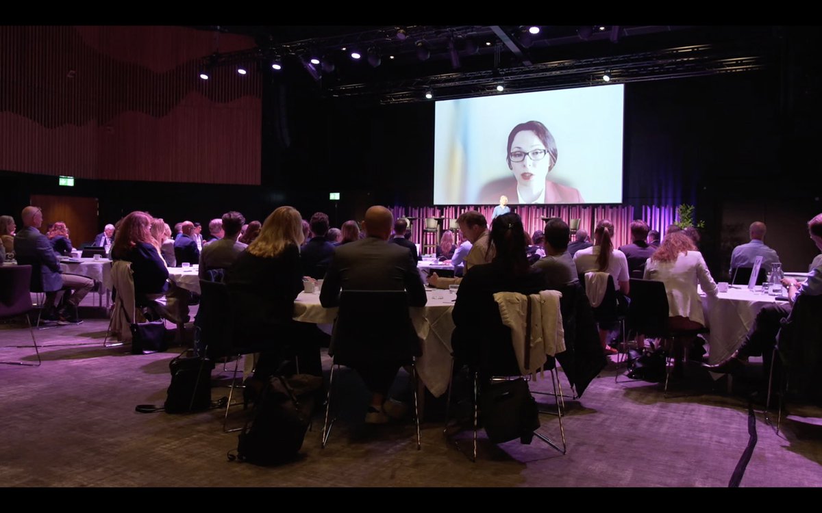 Lyssnade på Natalia Tkchuck, ansvarig för cyberförsvaret i #Ukraina - en stjärna💫 Och skamsköljning av att sitta på flott konfa när hon och dom andra slåss för liv och frihet #FutureofDemocracy #H22