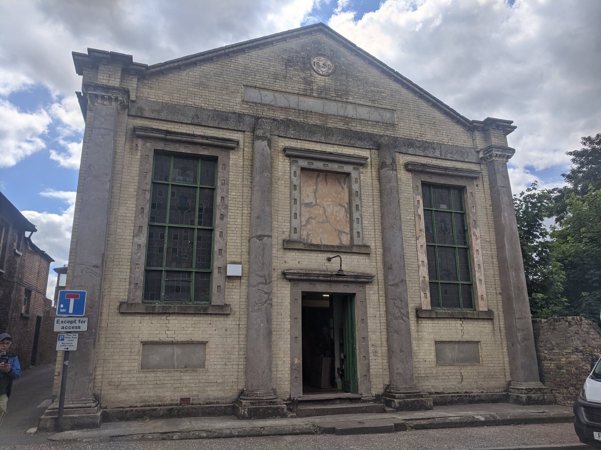 a10_live tweet media