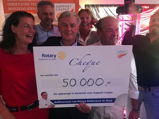 Wat een overweldigend weekend was het; maar liefst 3 fantastische evenementen waarmee donaties voor het onderzoek tegen #alvleesklierkanker werden geworven en mochten we 3 enorme cheques ontvangen! 💪🧡 #SupportCasper