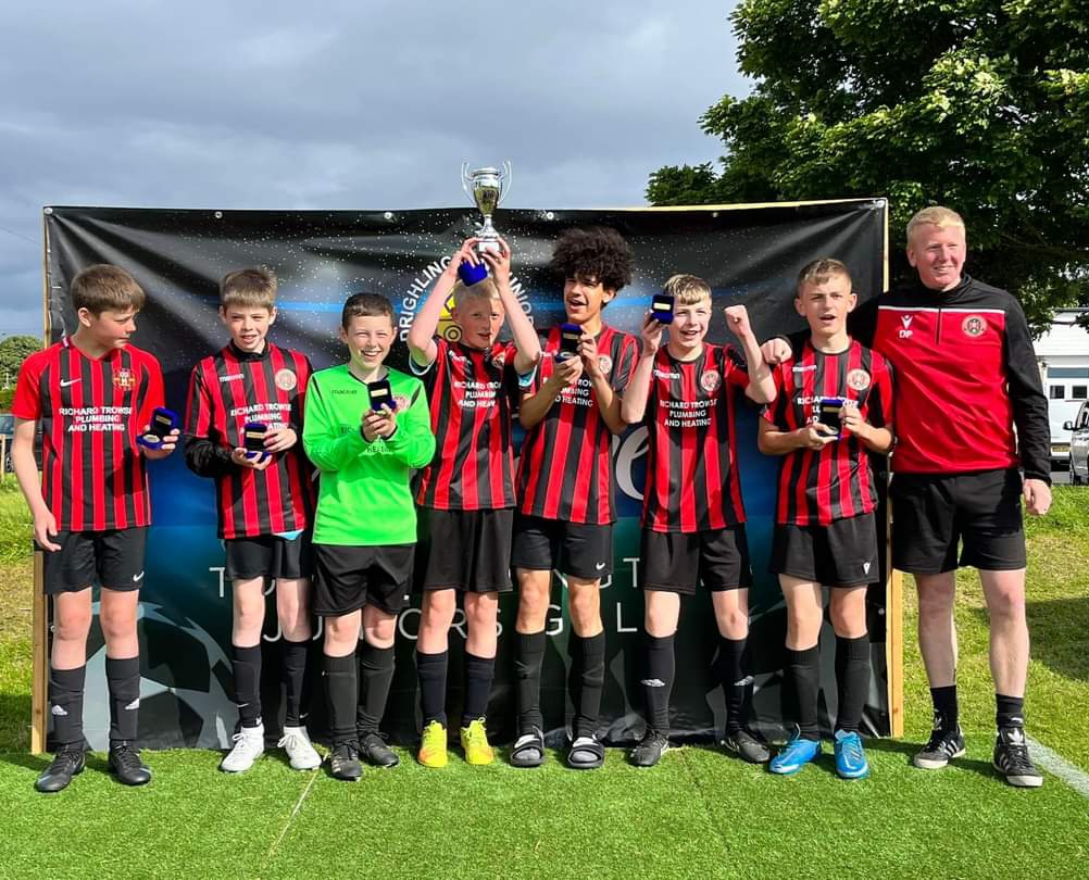 Shaunmurray26's tweet photo. Great weekend for Joseph Murray and Gomersal and Cleckheaton FC. U13 Player of the year and Drighlington gala champions! @BBGAcademyPE https://t.co/UMtLn3YFtn