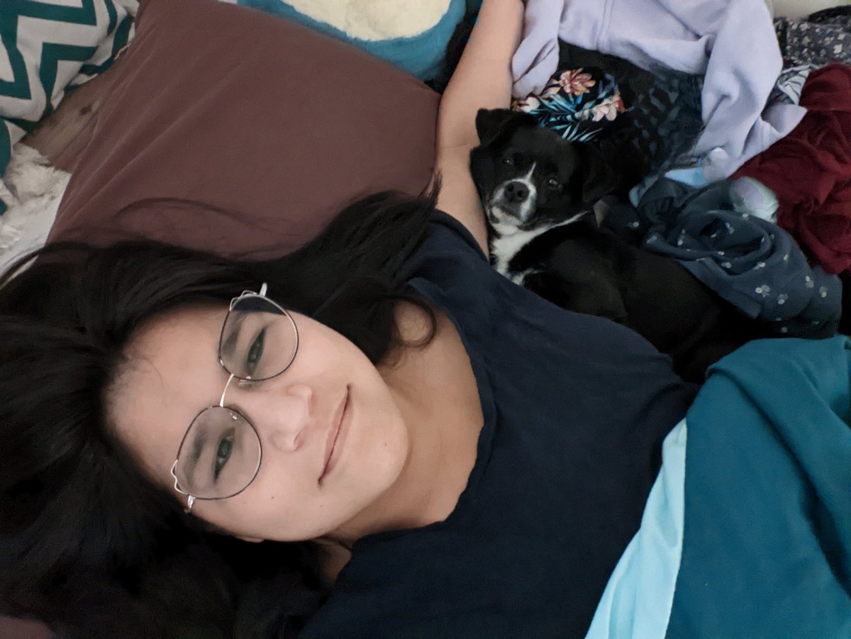 MiyobbDerp's tweet photo. Good morning~ I woke up to a cuddle monster today, she was so warm and cozy I didn't want to get out of bed 😫 https://t.co/qQJVnjJZnn
