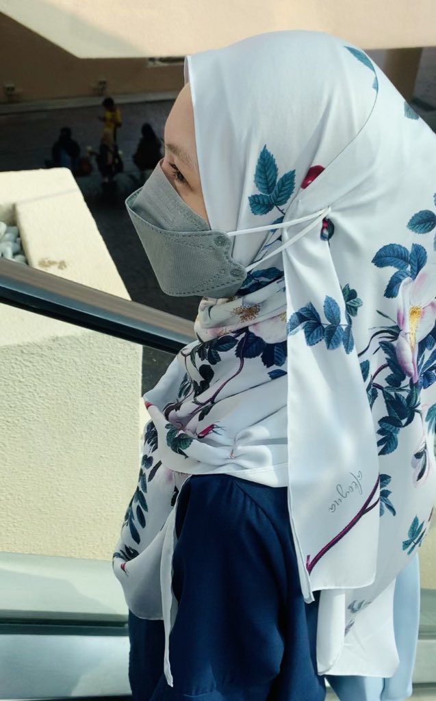 aleeynahijab's tweet photo. Nah kita belanja gambar dari side tepi &amp; gambar model! Cantik kannn? 😍🤍

Code: Noura

🖇 https://t.co/fPKwJl0EGX https://t.co/QRvmtaJ048