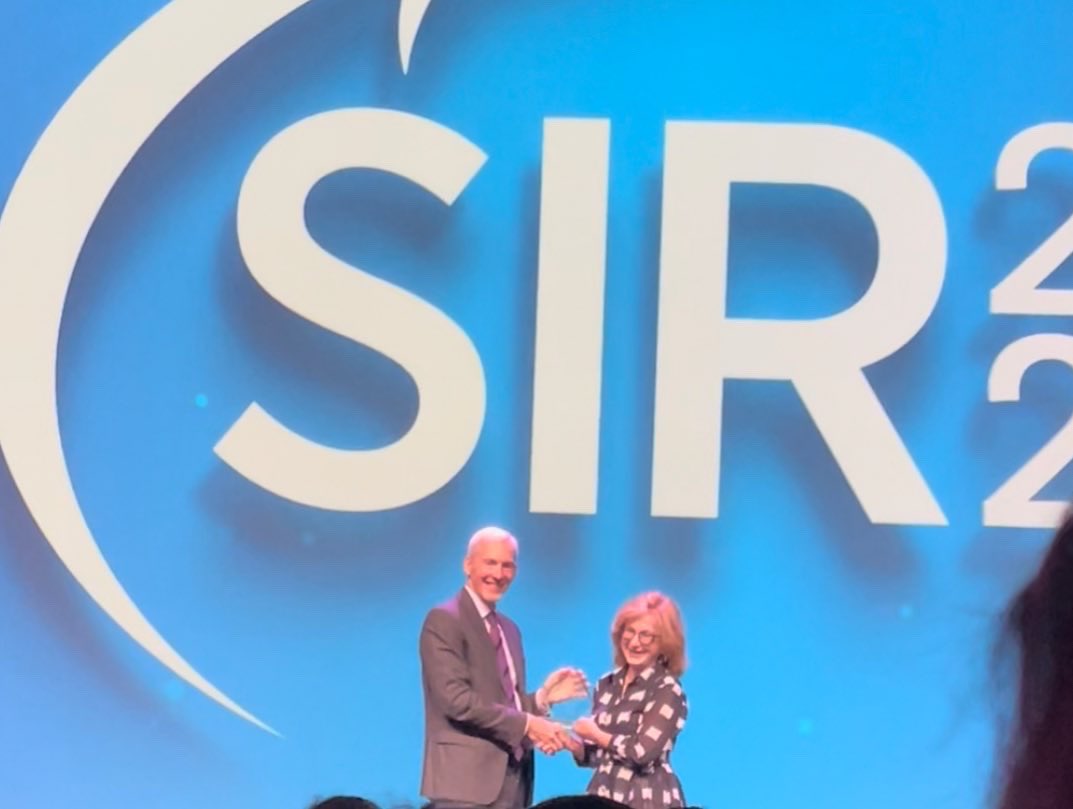samichau's tweet photo. This will likely happen once in my lifetime - I got to witness @MVictoriaMarxMD receiving the @SIRspecialists Gold Medal at #SIRBOS22 Congrats Dr. Marx, I would be lucky to be half as great as you are @USC_IR https://t.co/n8gHlxpdYk