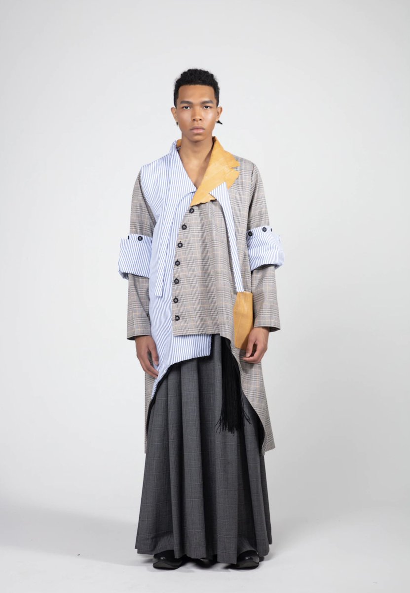 avantgardistinc's tweet photo. Genderless A-line deconstructed shirt coat by VINCENT LI has a playful element of on-off sleeves is part of the pre-sale Fall Winter 2022/23 collection.
Check it in our shop until 21 of June
https://t.co/0uvb4XEZTC
#presale #collection #newcollection #fallcolection #newseason https://t.co/ZixaHFx84q