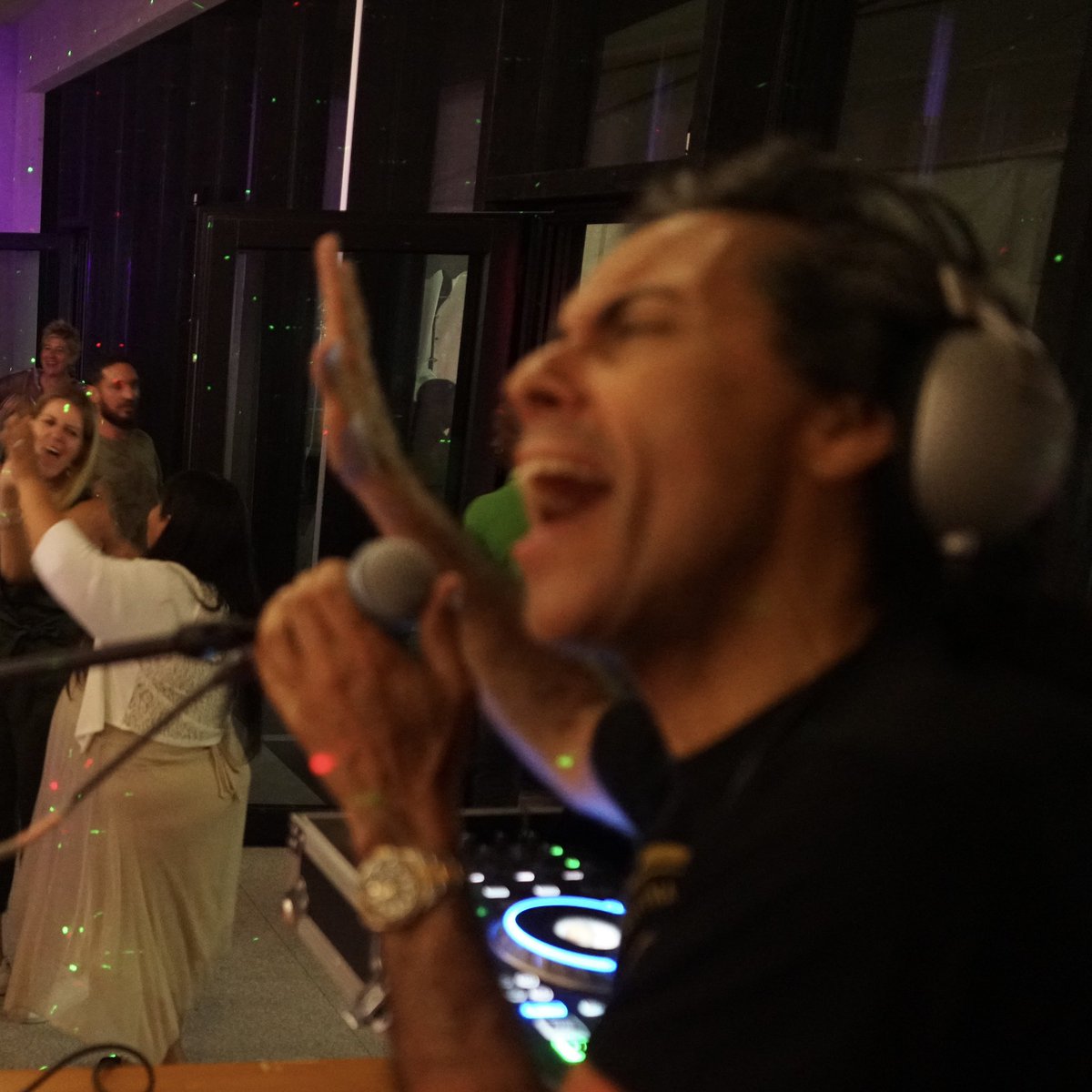 C’est déjà la fête à Genève 🥳😎🎤🎧!