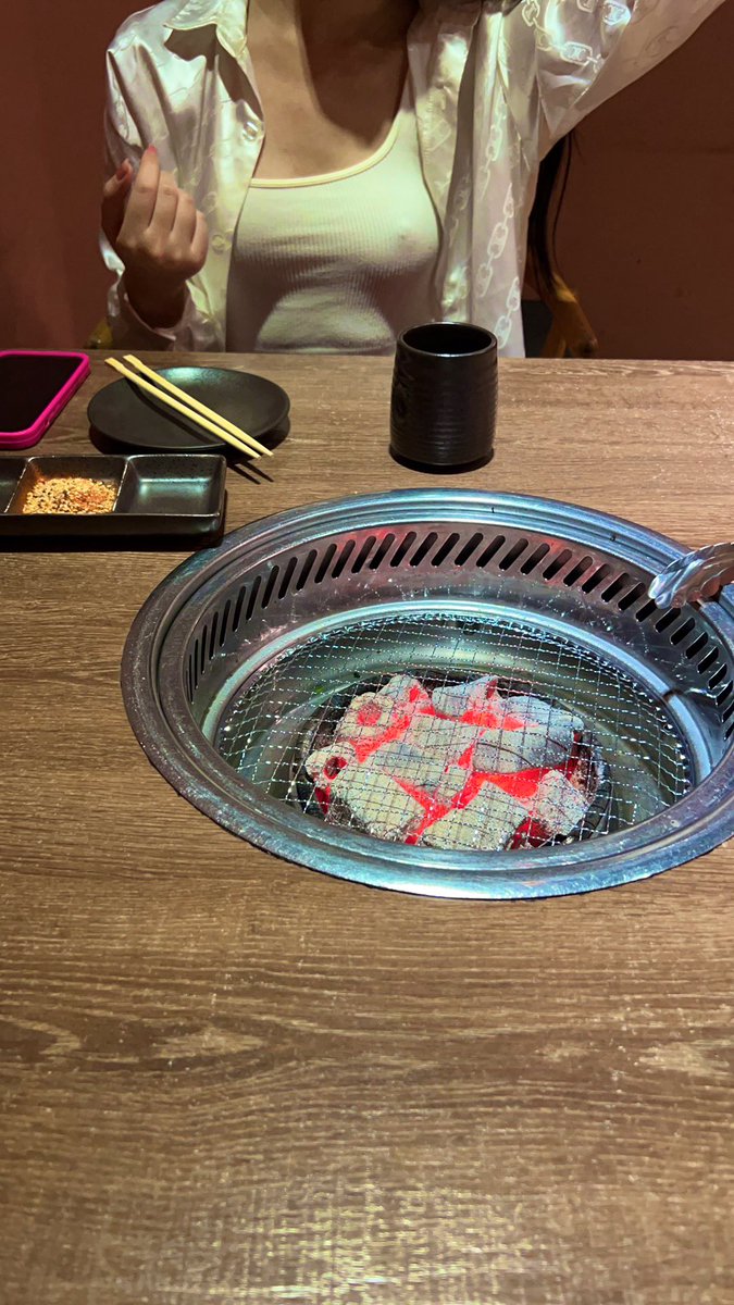 上周忙于工作，但还是约到了新婚人妻z（5月刚结婚）。老公出差就肆无忌惮把我带回家，一个小时内gc三次！兴奋时叫声超过200分贝吧，喜欢喊爸爸！极品的骚呀，爽的时候说要5个男的！喜高富帅壮，她看得到推哦！（z英国海龟，家里看深圳湾，万象城黑金卡会员） https://t.co/sbUjWN0bnq