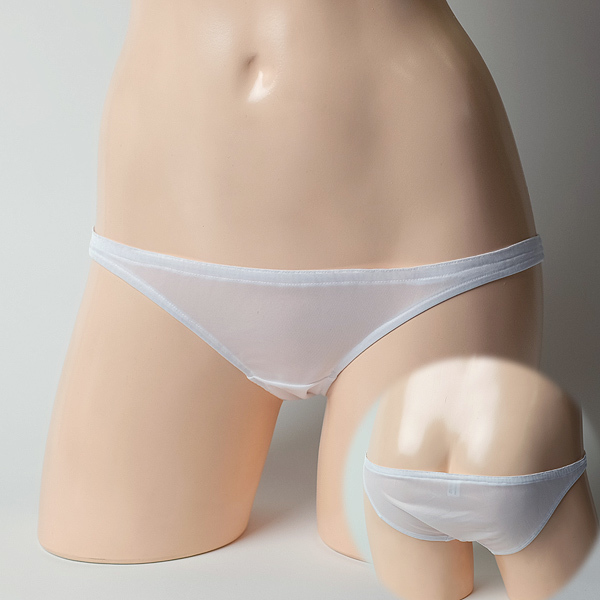 ウィッチ御用達のシンプルデザインでケツがはみ出すようなスーパーローライズズボンはアマゾンや楽天でも手に入る。ただし布面積が狭いうえゴムの張力で小さく縮み浜に打ち上げられたクラゲみたいになってしまう。こうやって遊ぶには恐らくゴムを抜かないといけないだろう。(抜いてどうする?)>RT 