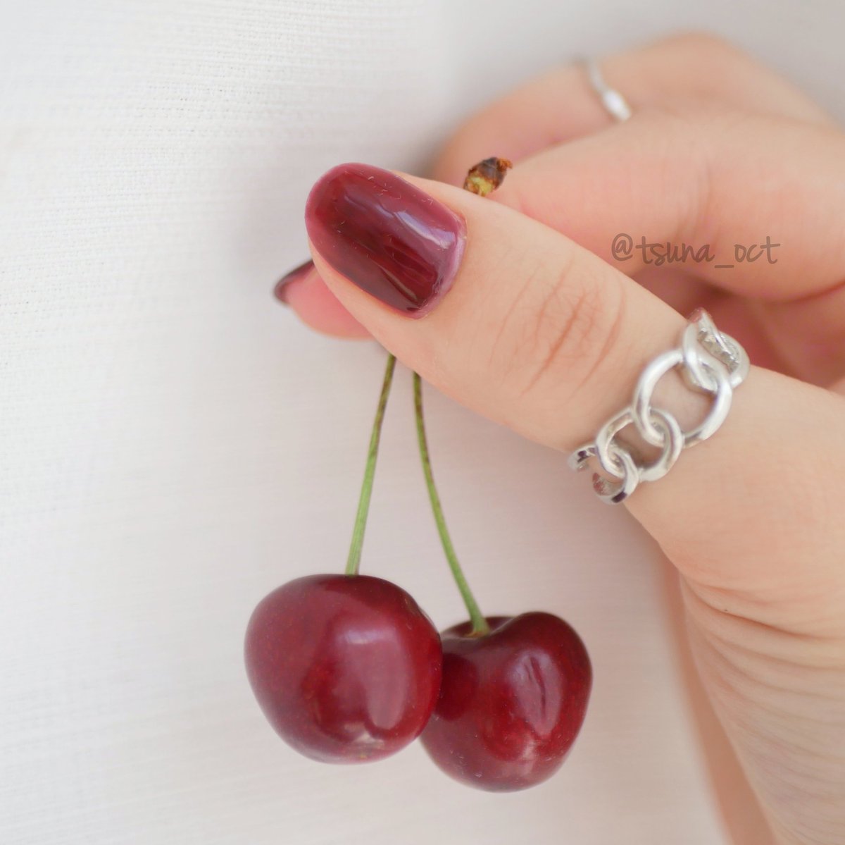 tsuna_oct's tweet photo. ちゅるんちゅるんのさくらんぼはいかが？🍒🍒

ほぼ百均のアイテムでちゃちゃっと仕上げました💕
 #セルフネイル   #フルーツネイル

詳細はInstagramへ↓
https://t.co/Jn8D4WIpEZ https://t.co/f35jLvfhyS