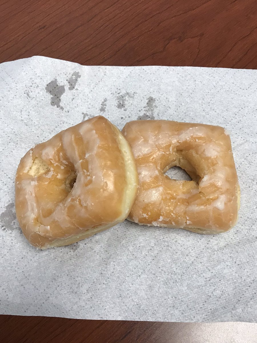 kasylongauthor's tweet photo. Happy Monday! My Monday just got better with Square Donuts! 🍩😋 

#SquareDonuts #donuts #MondayMorning #MondayMood https://t.co/HRkaoqn61q