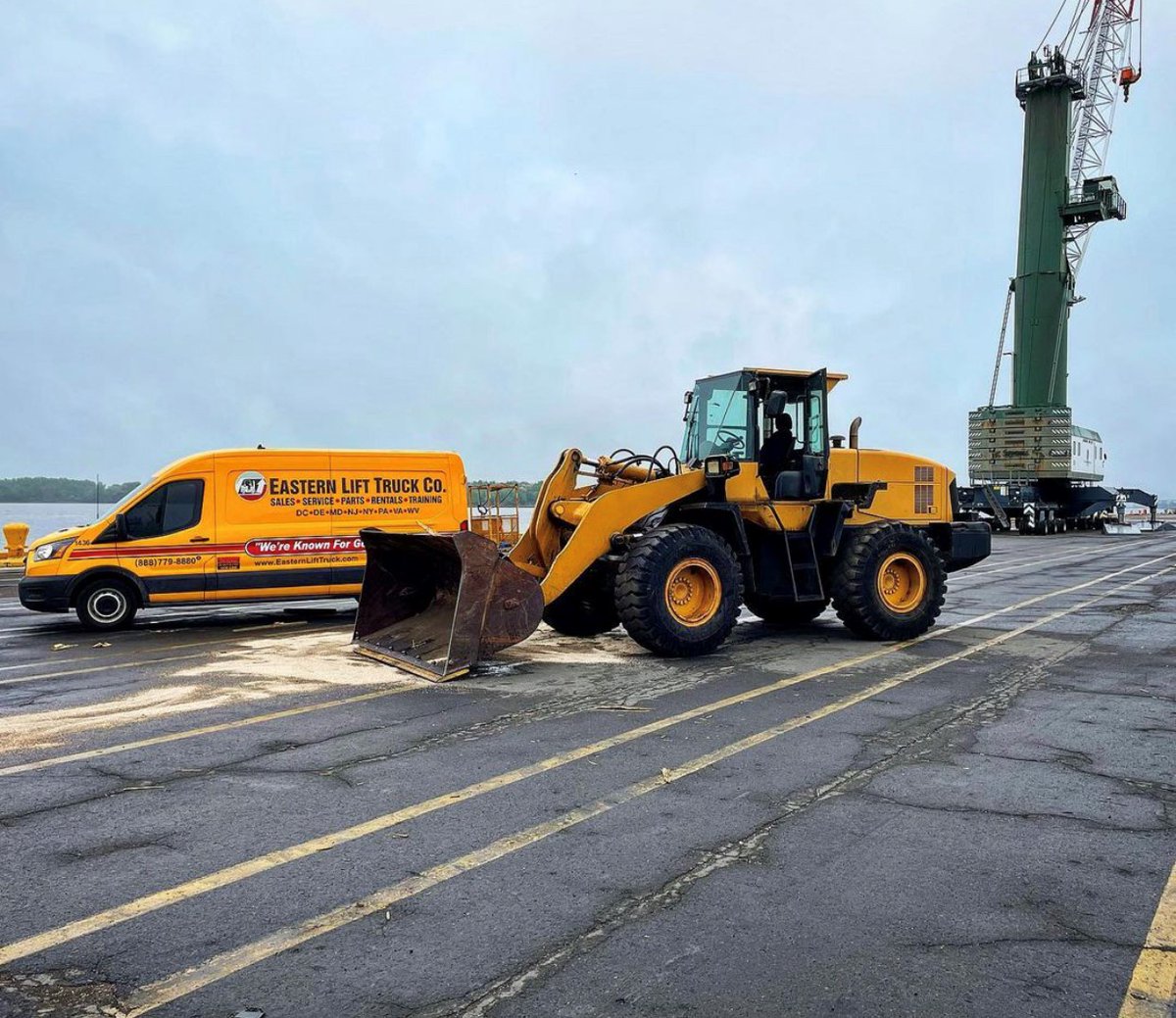 ELTCustomerSrvc's tweet photo. We love working at marine ports and terminals.
One photo from Steve the Road Technician; the other from Truck Driver Steve. Fun fact: we have more than 20 other hard-working men named Steve, working at ELTC.
#MondayMotivation #WeAreKnownforGoodService #EasternLiftBigTruckTeam https://t.co/fjOU1UiWZg