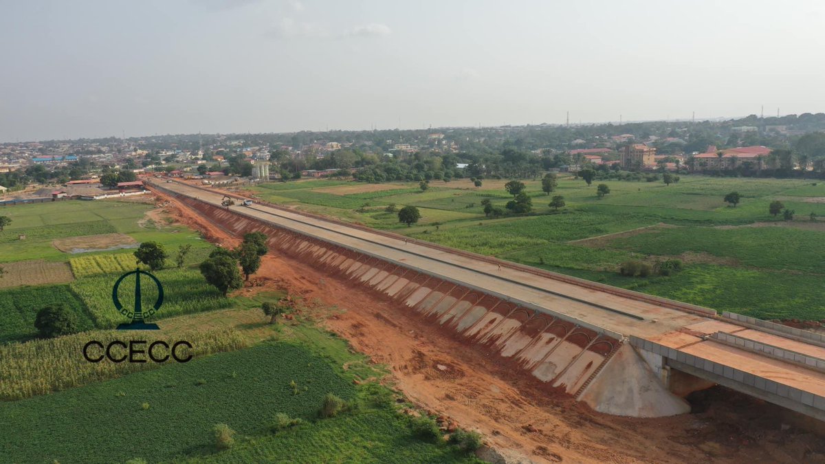 Greater_Kaduna's tweet photo. Project Update: The construction of Kabala Costain to Aliyu Makama Road Barnawa with a 230m bridge in Kaduna is almost 👌 

Item of works: Laying of stone base and casting of embarkment protection.
Contractor: @CCECCKADUNA
Great job 👏 Gov. @elrufai
#PayYourTaxAndSeeMoreProjects https://t.co/qPXnFlsrwT