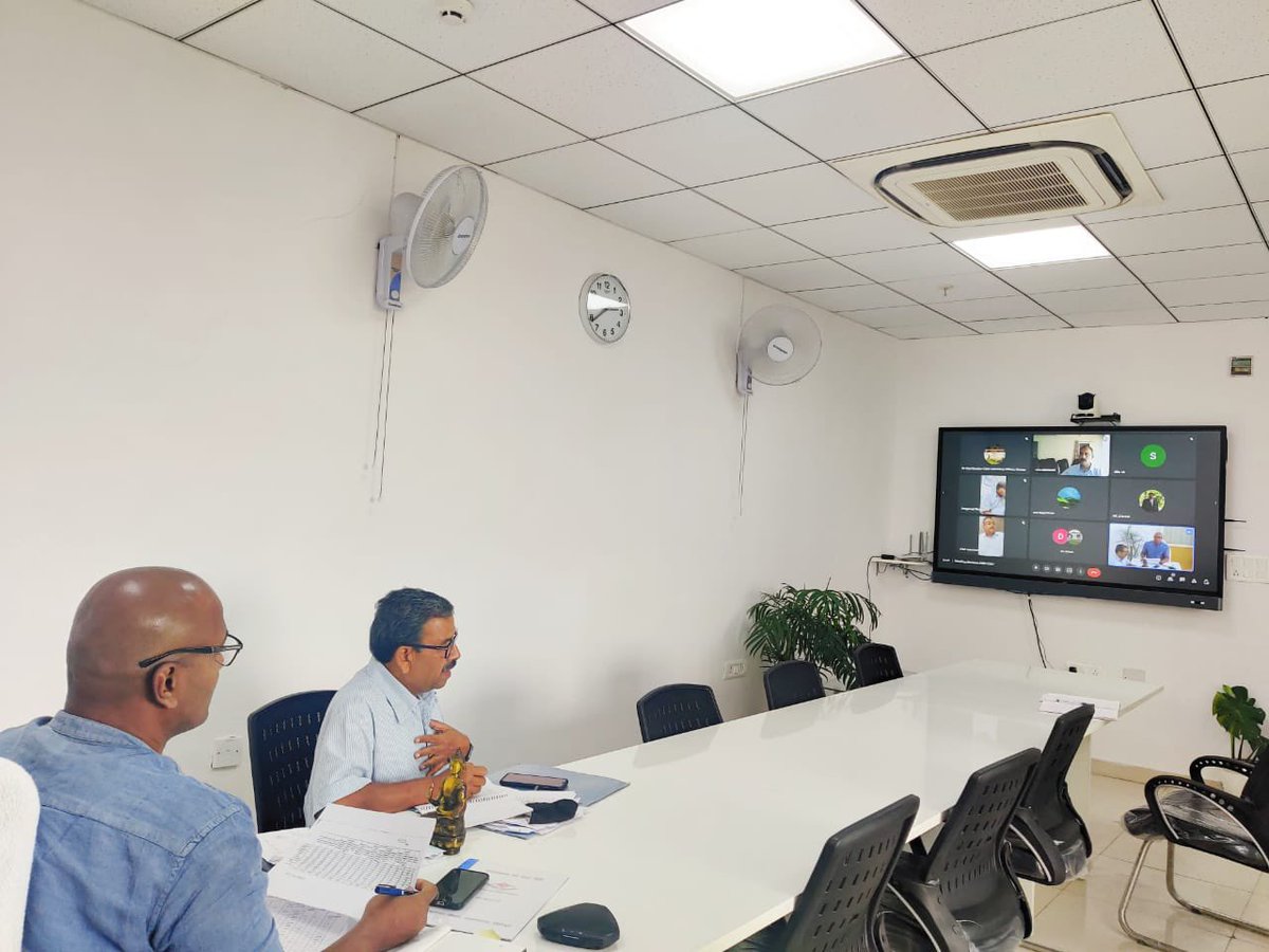basava_ias's tweet photo. #Virtual meeting was held with #CVOs #SLBC #LDMs to review the progress of #Kisan #CreditCard (#KCC). Chief Vet. Officers and LDMs were instructed to identify the gaps and resolve the pendency issues. https://t.co/GeX4d0cwxV