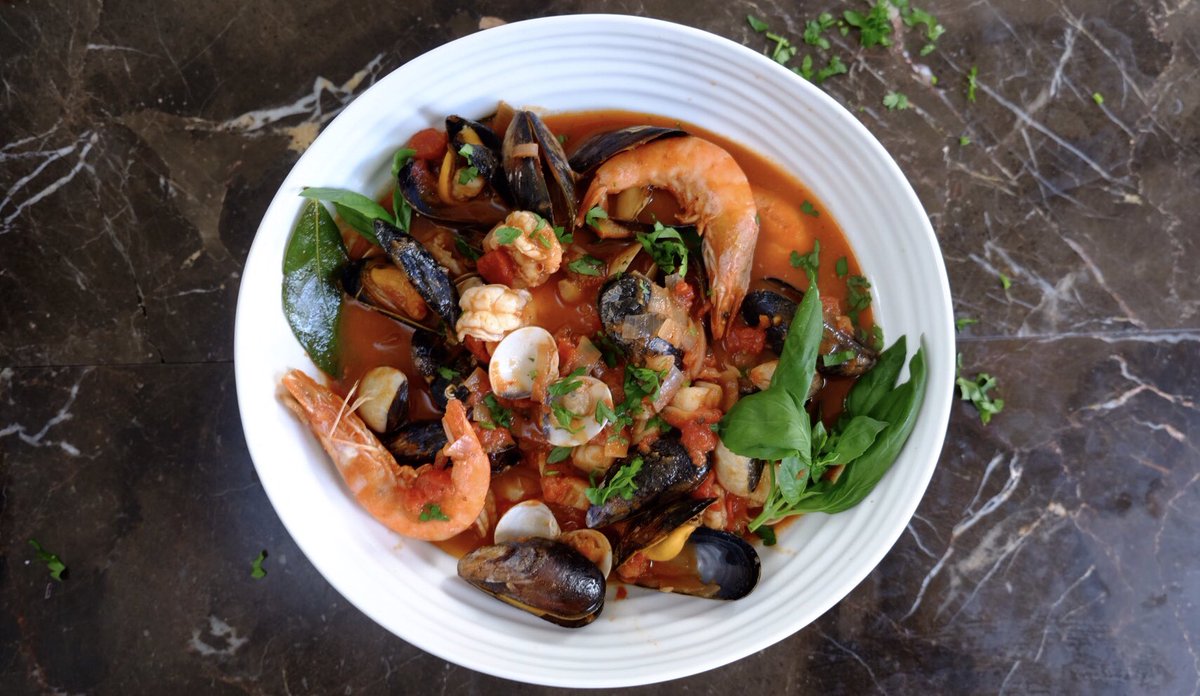 🦐Italian seafood stew with chilli and fennel 🦐
👉🏼 myprimrosehillkitchen.com/2022/06/13/cio…

#recipeoftheday #seafood #recipe