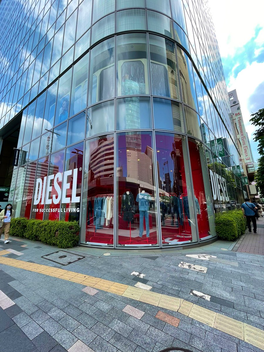 _fjkn_'s tweet photo. "DIESEL STUDIO" DIESEL×FENNEL

5/26から6/12までの18日間
ありがとうございました🥲🙏🏻❣️

こんなにも素敵な場所で最高にイケてるイベントに携われて幸せです❤️‍🔥

eスポーツ×ファッション最高だっ🔥‼️

#DIESEL #DIESELSTUDIO #DieselxFennel https://t.co/sU0o6zEgEe