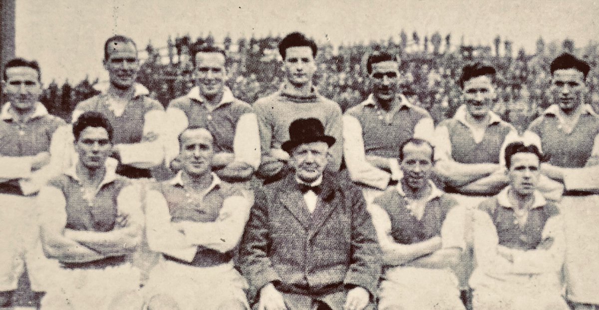 HibsOnThisDay's tweet photo. Today in 1942: Hibs defeated Third Lanark 8-2 in a Summer Cup tie 2R 1st leg match at Easter Road - Willie McCartney's side were 4-0 up after 15 mins. 

Brentford's Coatbridge-born Joe Crozier guested in goals for Hibs &amp; an 18yo Gordon Smith (front row, far left) scored twice. https://t.co/eMwNsJba55