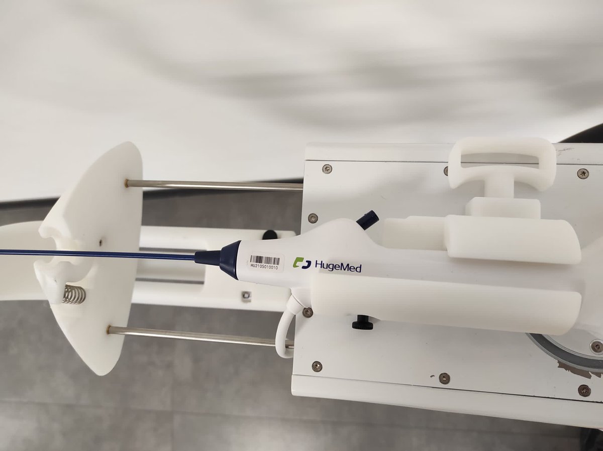 Housbow's tweet photo. ILY Robot is now compatible with HUGEMED URS warm thanks to @308680463Rain for his support 

Let's destroy stones 🎮🦾
@Uroweb
@AFUrologie
@Talkabouturolo1
#madeinfrance 
#endourology 
#rirs 
#compatiblewithall 
@AnthonyMorel 
@pwattscmt https://t.co/Iclb1dWNci