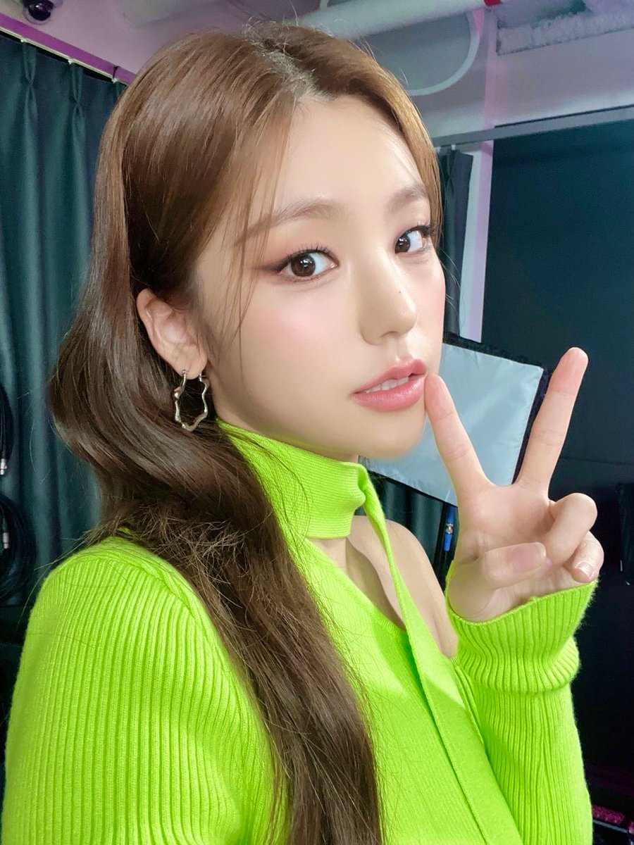 Chaerji_mid's tweet photo. !TZY’s Selfie for M!DZY #87 

#ITZY #MIDZY #YEJI #LIA #RYUJIN #ryejisu #sceneritzy https://t.co/x3m8GwB7s2