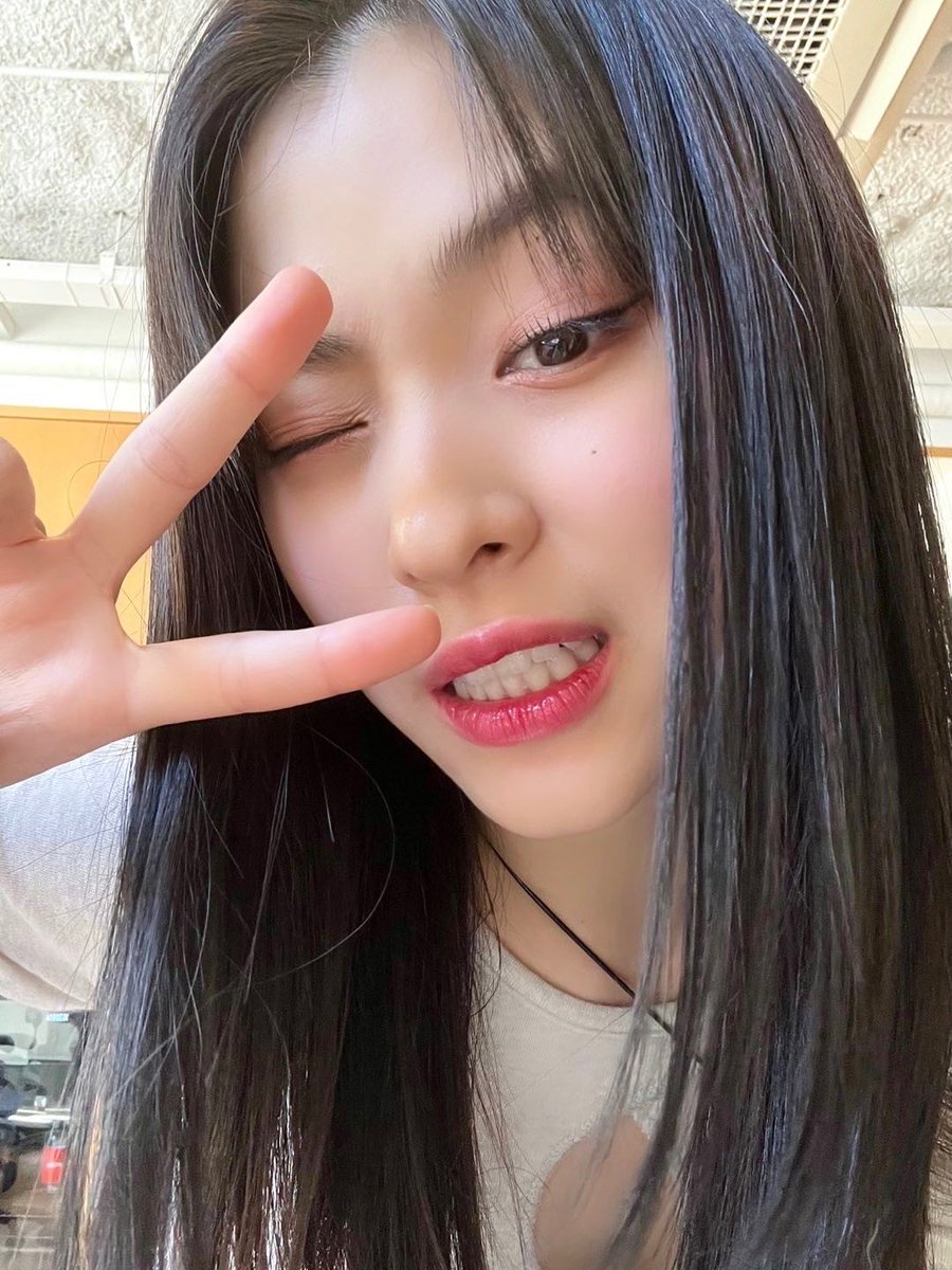 Chaerji_mid's tweet photo. !TZY’s Selfie for M!DZY #87 

#ITZY #MIDZY #YEJI #LIA #RYUJIN #ryejisu #sceneritzy https://t.co/x3m8GwB7s2