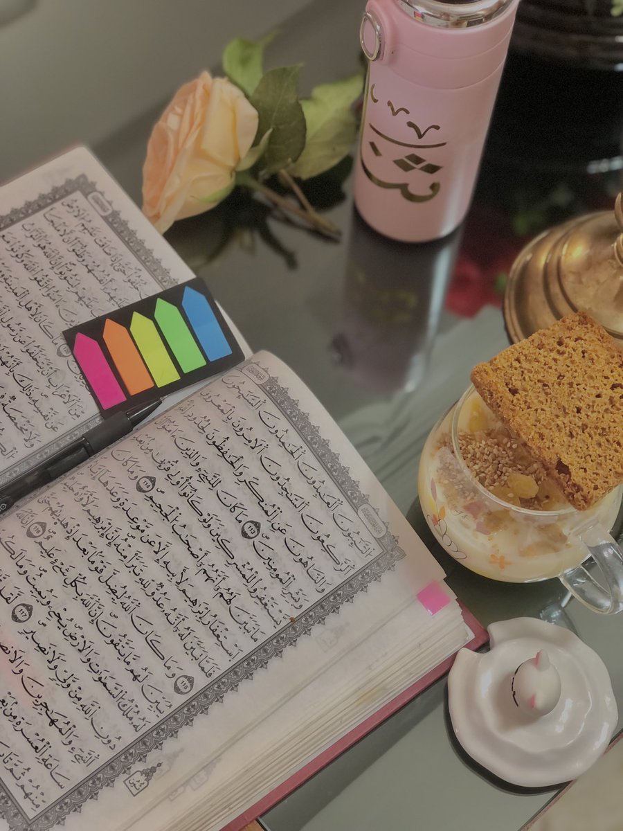 " إنَّ البيتَ ليتسع على أهله، وتحضرُهُ الملائكة، وتهجرُهُ الشياطين، ويكثر خيرُه: إنْ يُقرَأ فيه القرآن " 

- أبو هريرة رضي الله عنه.