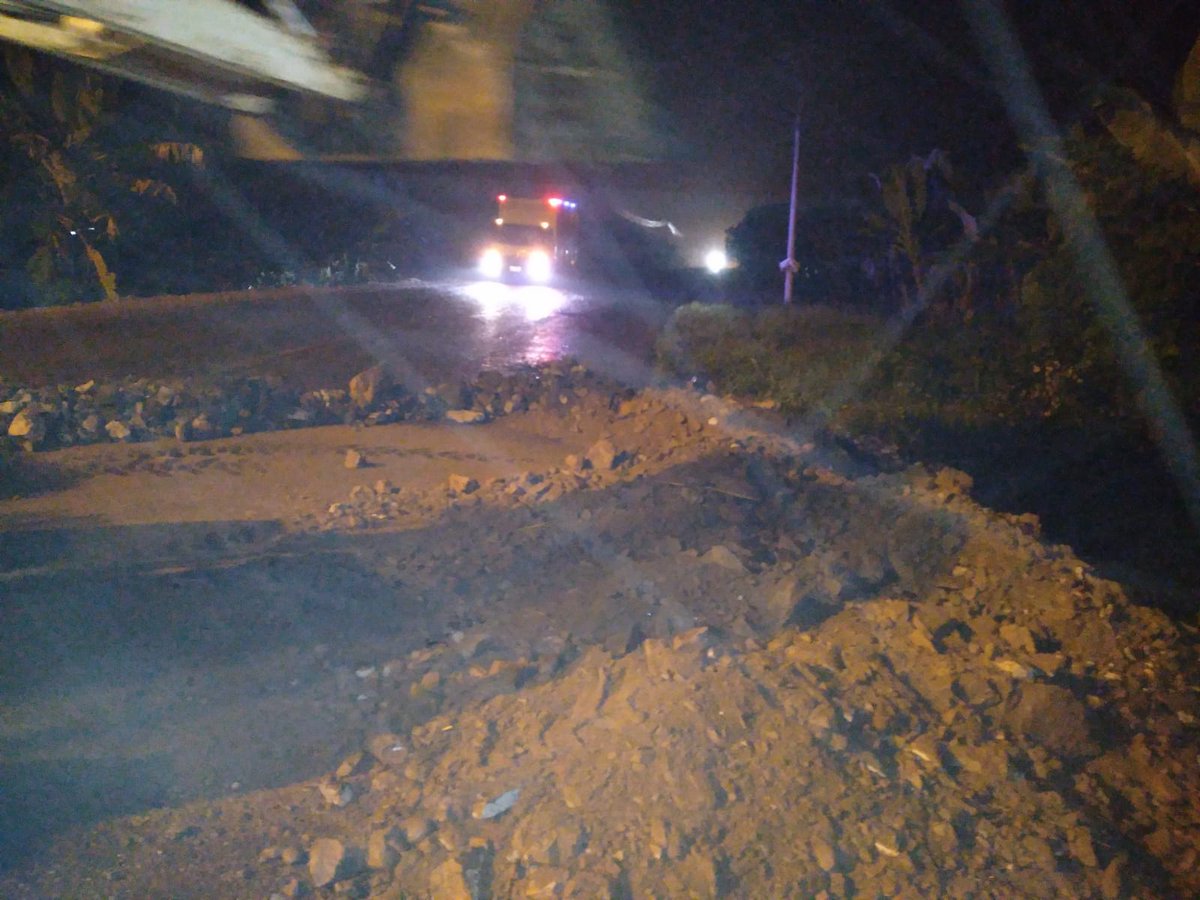 #MTOPInforma: Se habilita vías de la red vial provincial:
Pasaje- El Guabo, Puente El Donque.
Y la "Y" de Tillales-Barbones, sitio Palestina, se destina maquinaria y personal ante cualquier novedad. #ElOro
#NoPodemosParar