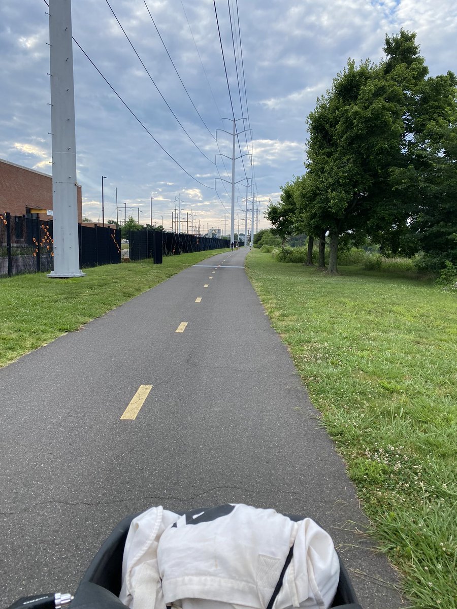 L_MillerBrooks's tweet photo. Passed this neighborhood gas station’s ad for $5.58/gallon, and couldn’t help smiling about the Liberty of commuting to work on fully protected infrastructure (trails & PBLs) and a @bikeshare #ebike. What’s Liberty to you? #bikedc #AmericaLovesEbikes #bestcommute #DCisOpen https://t.co/Q66qB7auK1
