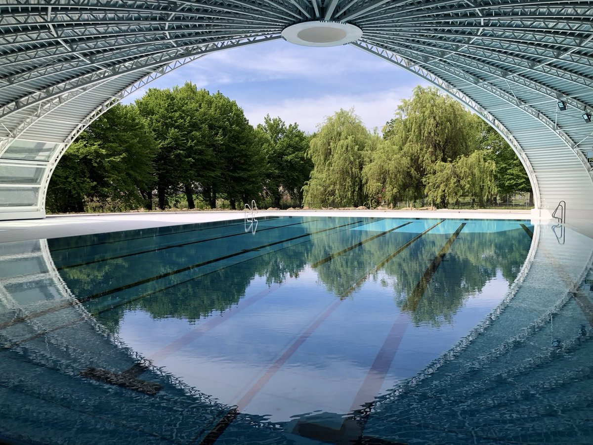 ZARCHI_LYON's tweet photo. [#PLOUF] Tout juste livrée, la #piscinetournesol des #Abrets, presque entièrement reconstruite, vient d’accueillir ses premiers baigneurs. Il en reste encore quelques unes à réhabiliter, on est prêts ! #teamarchi https://t.co/hILeCTs9At https://t.co/aJl0AqYh7N