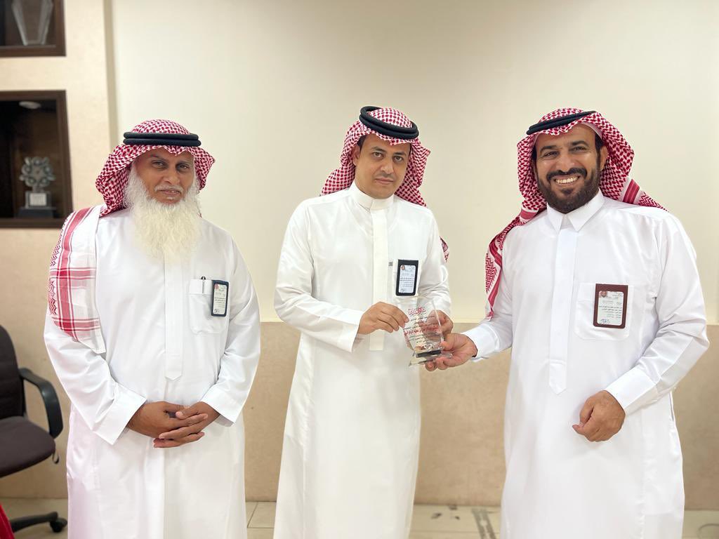 MOE_EPR's tweet photo. كرم مساعد المدير العام للشؤون التعليمية (بنين) 
مديري ومنسقي مدارس تطوير الثانوية المشاركة في مبادرة "رفع المستوى التحصيلي لطلاب المرحلة الثانوية في اختبارات قياس" خلال حفل نظمته وحدة تطوير المدارس بـ #تعليم_الشرقية https://t.co/9sysDKlBCX