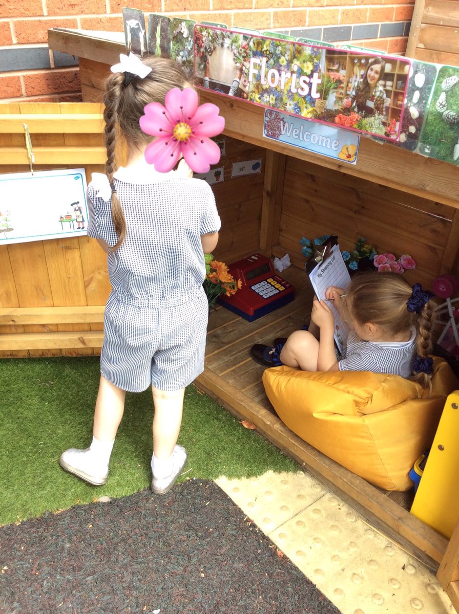 Our florist is up and running and it’s lovely to see our children having such fun! 🌸🌺🌷