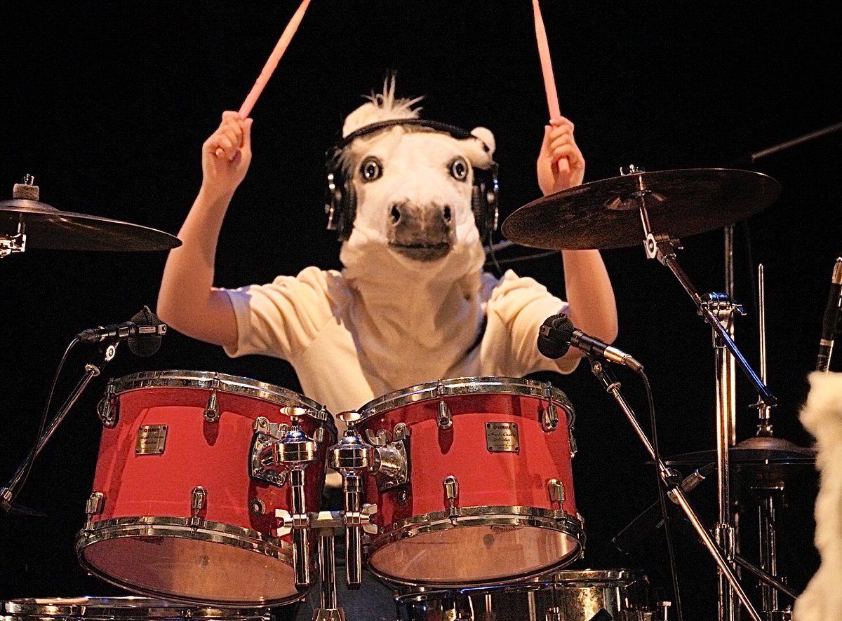 takayukisanya's tweet image. 螢螢➖➖HOTARU Fes➖➖螢螢
                  （北房文化センターより）

      🎵カッケｪｪ🐯🐴ちゃん🎵
           💗ウキウキHappy 💗
Oh！CD持ってるぜ【何でシマシマ柄やねん‼︎ツッテ！！W】
#torauma #獣バンド #イケバンド 
#サックスドラム🎷🥁