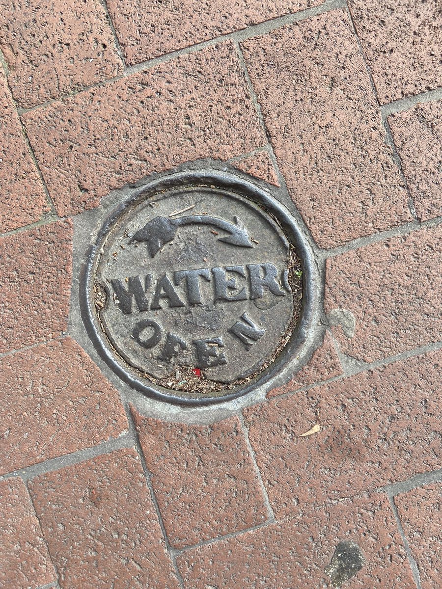 mattmcd43's tweet photo. Three different sizes (not captured well by my photographic skills) of “Water”from New Orleans #ManholeCoverMonday https://t.co/Ah11T5f8DR