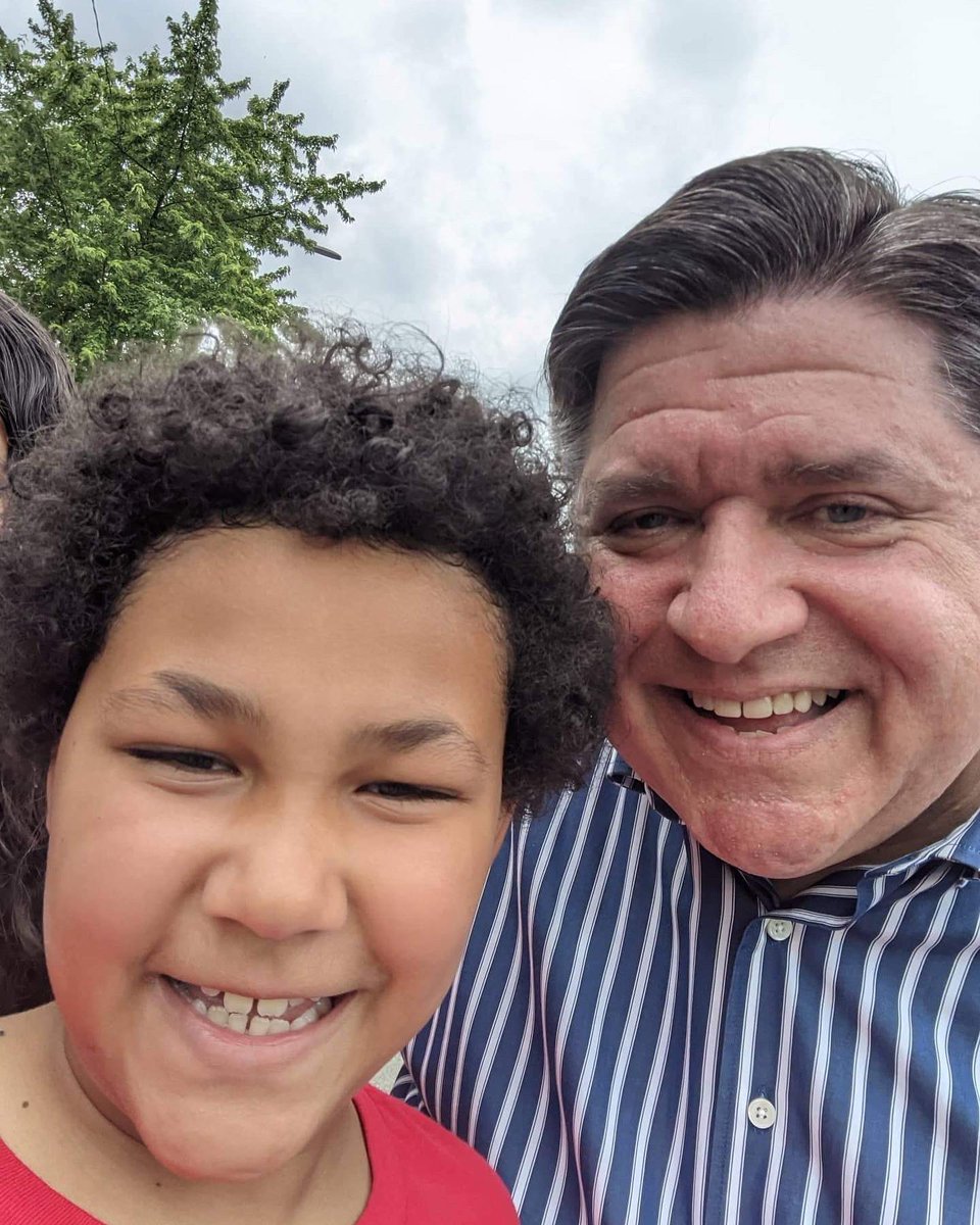 LLAprincipal's tweet photo. LLA alum Octavio lead the Puerto Rican Parade this past weekend, and brother / current LLA student Richie had the honor of walking with our elected officials, Governor, Lt. Governor, Mayor and a host of alderman, senators, representative and congressional leaders. 
So proud!🥰🇵🇷 https://t.co/CplpAmgjbJ