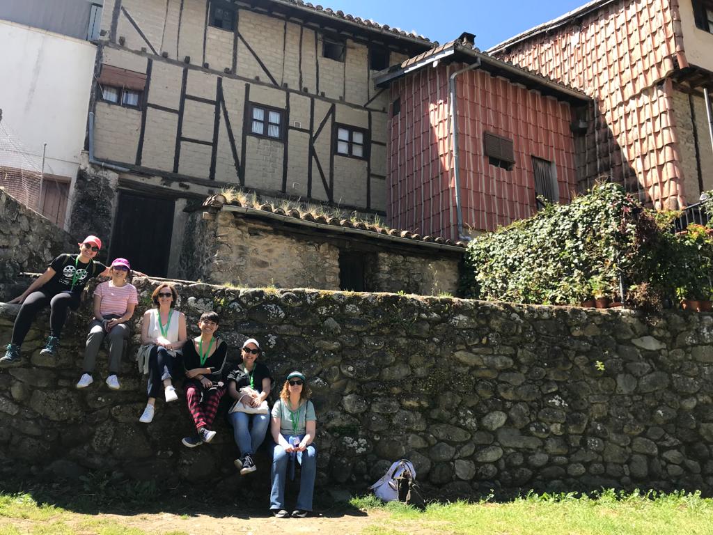 Encorto_24's tweet photo. Actividades paralelas del 🎬 9th International Youth Film Festival.
Nuestros invitadxs disfrutaron de una mañana cultural-rural visitando y conociendo el precioso pueblo de Hervás y las Ruinas de la Ciudad Romana de Cáparra. #cineyeducacion #Plasencia #IYFF #Extremadura https://t.co/nzlWvQgQiB