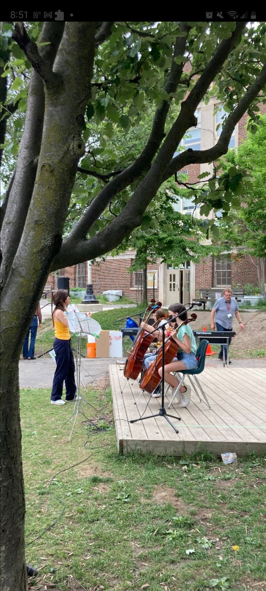 MsYoshi6's tweet photo. @orioleparkjps celebrated a fantastic evening of musical performances on Wednesday with our amazing OP community outside by the theatre deck 😎 So proud of everyone who made this night possible ❤️  @TDSB_Music @TDSB_Arts https://t.co/kuUWKALej1