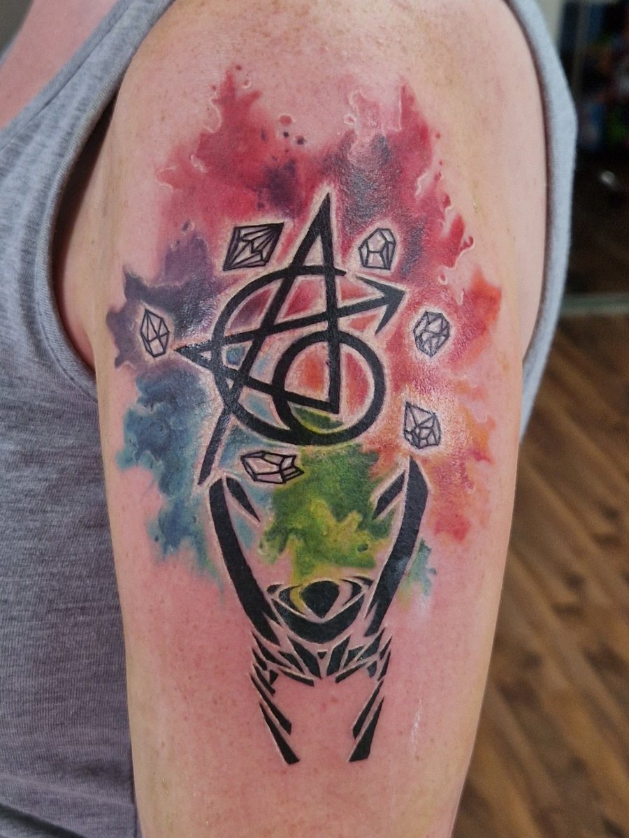 JassiSenpai's tweet photo. Thank you for this beautiful tattoo @RobertDowneyJr @ChrisEvans @chrishemsworth @twhiddleston https://t.co/lbLhEMm92D