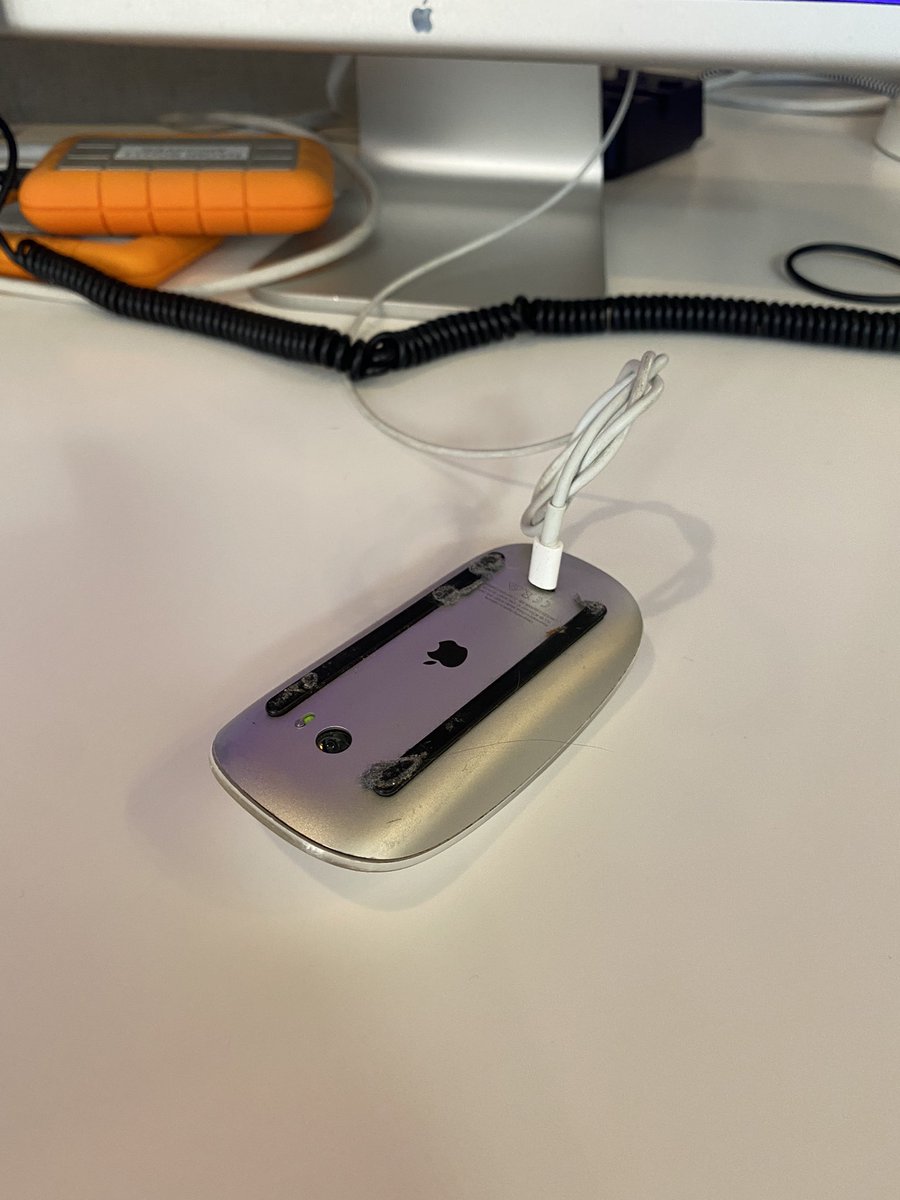 PabLD's tweet image. Worst product design ever. Any time I charge this thing I think of a dead cockroach @Apple