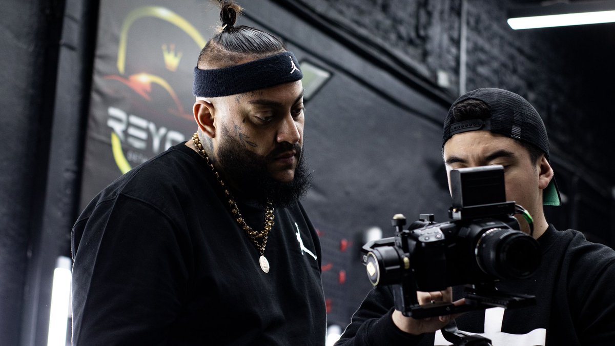 WOLANDIA's tweet photo. Este viernes 17 de junio a las 00:00 hrs se frisan las plataformas 🧊🥶 #rompiendo @RealRedimi2 #frontin buena semana para todos 😎 https://t.co/TmUMV3roE6