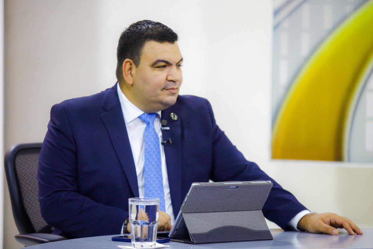 #DigtalizaciónPGR | “Estamos adelantando con la digitalización de los expedientes para dar una pronta respuesta”, comunica el procurador general, <a href="/ReneEscobarA/">René Escobar</a>.