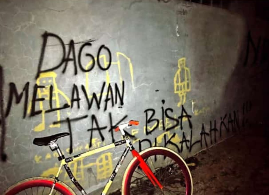 CowboyyFromHell's tweet photo. DAGO ELOS NEVER LOSE !
.
@PasargratisBdg @BSA_1933 @LBHBandung
#dagoelos
#bikepunk
#lembagahukumbandung
#sabubukna https://t.co/UppwvNAh5m