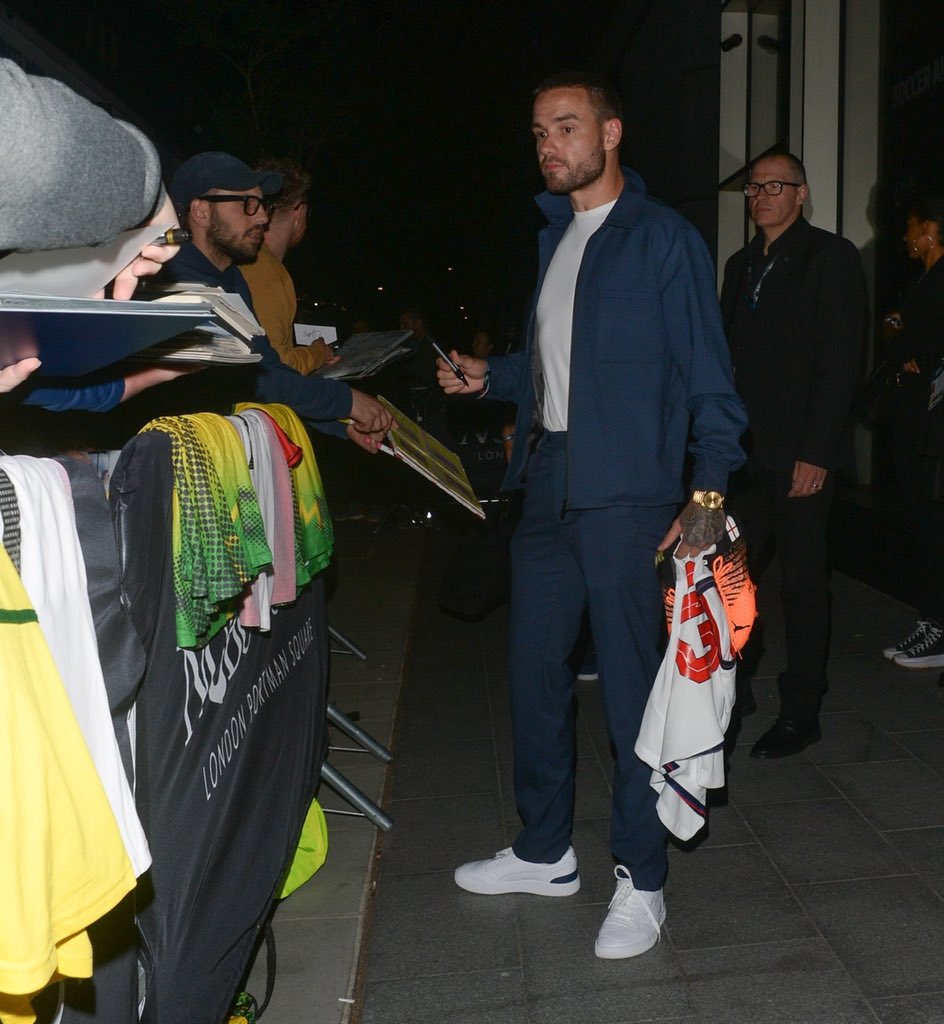 LPAHQ_'s tweet photo. 📸| Liam ayer a la salida del partido. #SoccerAid (2)

©️ backgrid https://t.co/EkFHBhITvs