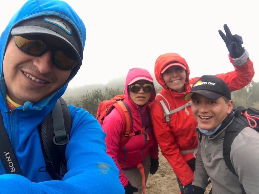 ParolerosEC's tweet photo. #Parolos en la Montaña ⛰
Ruco • PICHINCHA 🇪🇨
@Juancaharo80 @Budu8517 @rosaelenalban @AVAstudillo @elita_riva
Un gusto saludar al gran Fabián Zurita. Ejemplo a seguir 🎉 https://t.co/X4S0QAedFB