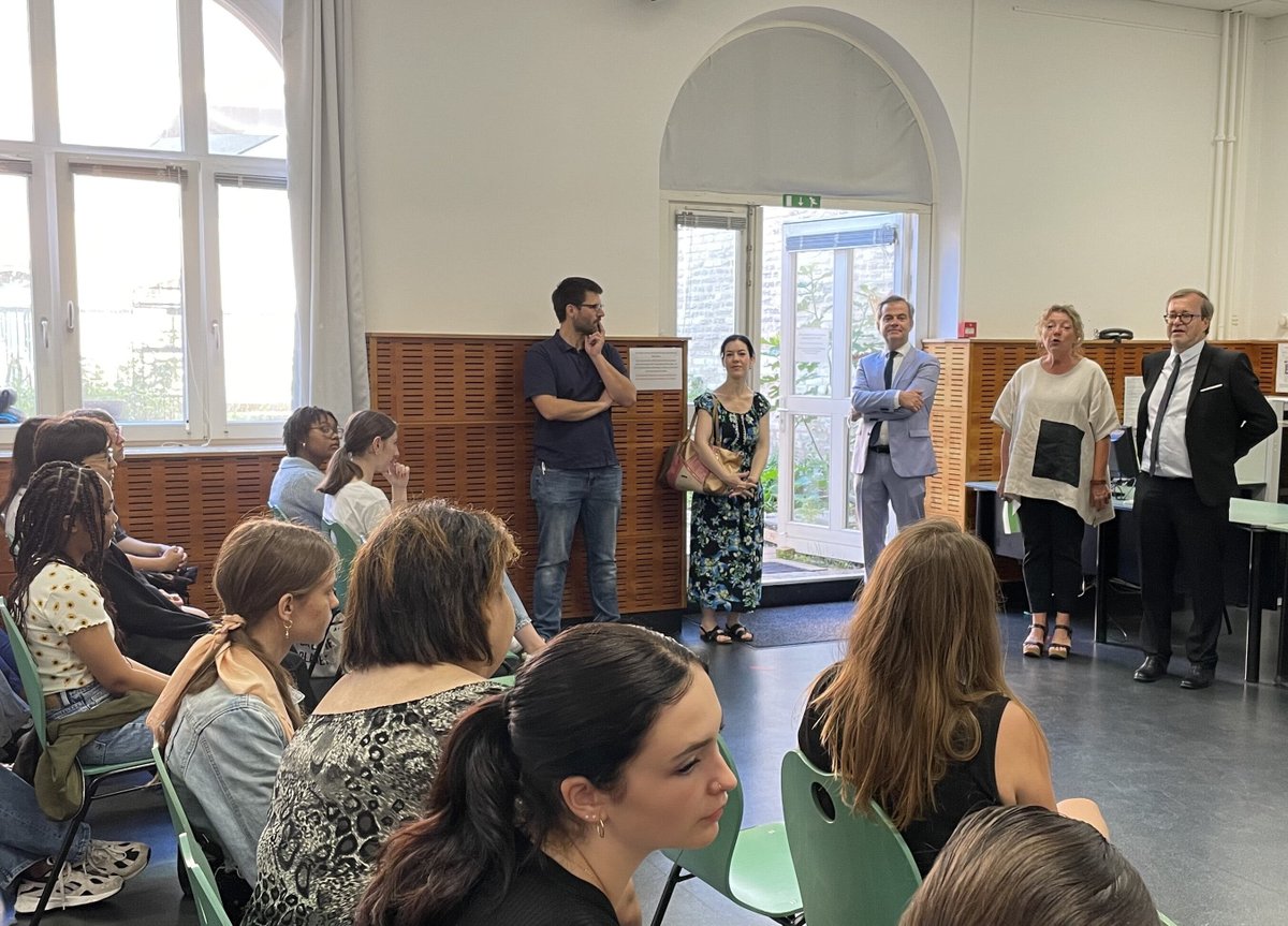 Lancement d'une nouvelle mini-entreprise par @OlivierFaron au lycée Geiler avec le @cjd_france et @EPAGrandEst. 30 élèves de #BacPro 'Animation Enfance et Personnes Agées' doivent imaginer une structure intergénérationnelle. Un vecteur de cohésion sociale ! A suivre...