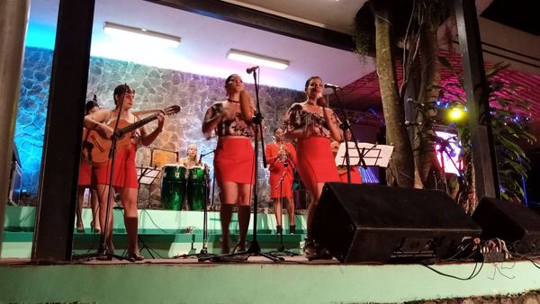 Homenaje de Tradisón al maestro Adalberto Álvarez en la Fiesta Sonera camagüeyana por el Día del Son cubano.  shorturl.at/tFJZ5
#PorCamagüeyTodo #CubaVive #CubaEsCultura #Musica