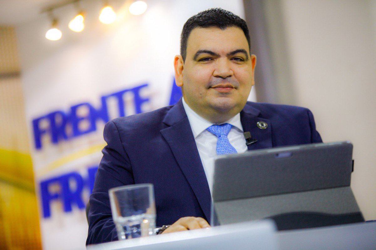 #RégimenDeExcepción | “Nosotros, reafirmamos, hemos garantizado la defensa a las personas detenidas”: procurador general, <a href="/ReneEscobarA/">René Escobar</a>.